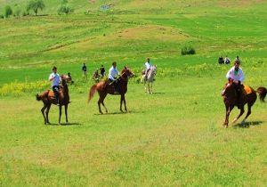 Dostluk için cirit attılar